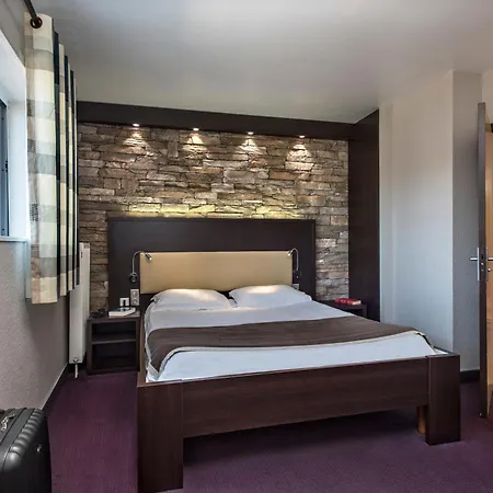 Les Portes D'apcher Otel Saint-Chély-dʼApcher